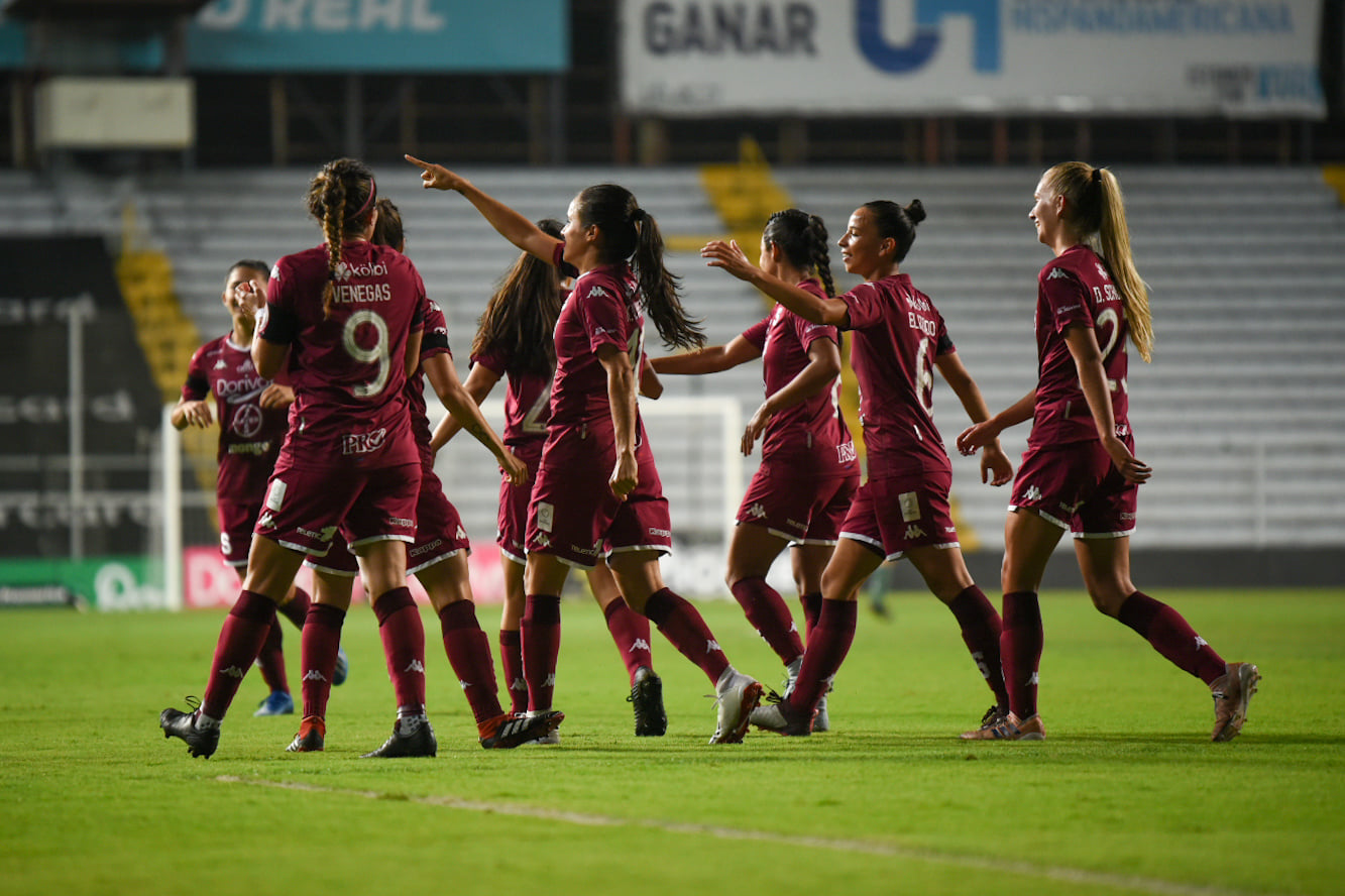 ¡No se repartan nada! Saprissa vence a la Liga y va tras ...